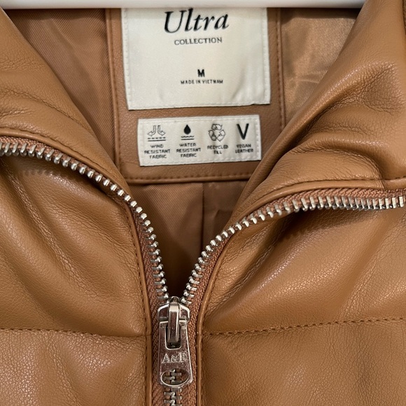 NWOT AMBERCROMBIE & FITCH VEGAN MINI PUFFER LEATHER SIZE MEDIUM - Picture 3 of 4